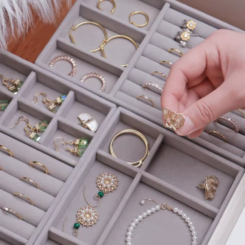 Porta Jóias Organizador Elegante de Veludo  - VelvetJewel®
