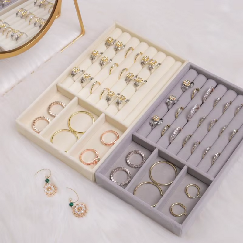 Porta Jóias Organizador Elegante de Veludo  - VelvetJewel®
