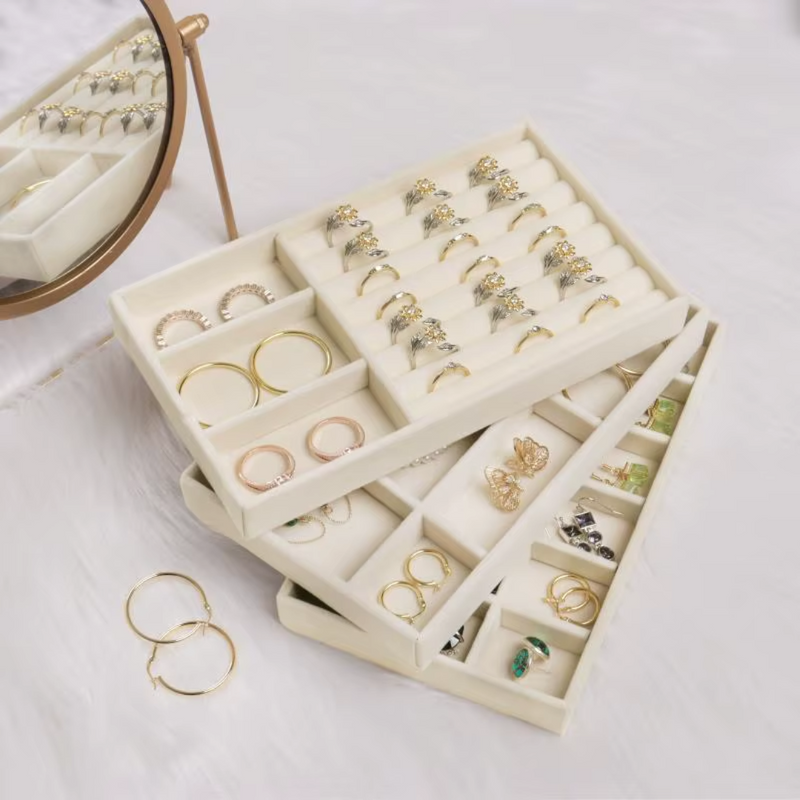 Porta Jóias Organizador Elegante de Veludo  - VelvetJewel®