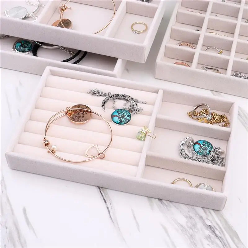 Porta Jóias Organizador Elegante de Veludo  - VelvetJewel®