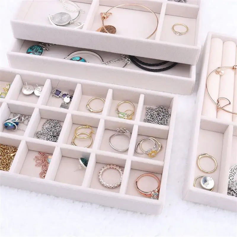 Porta Jóias Organizador Elegante de Veludo  - VelvetJewel®