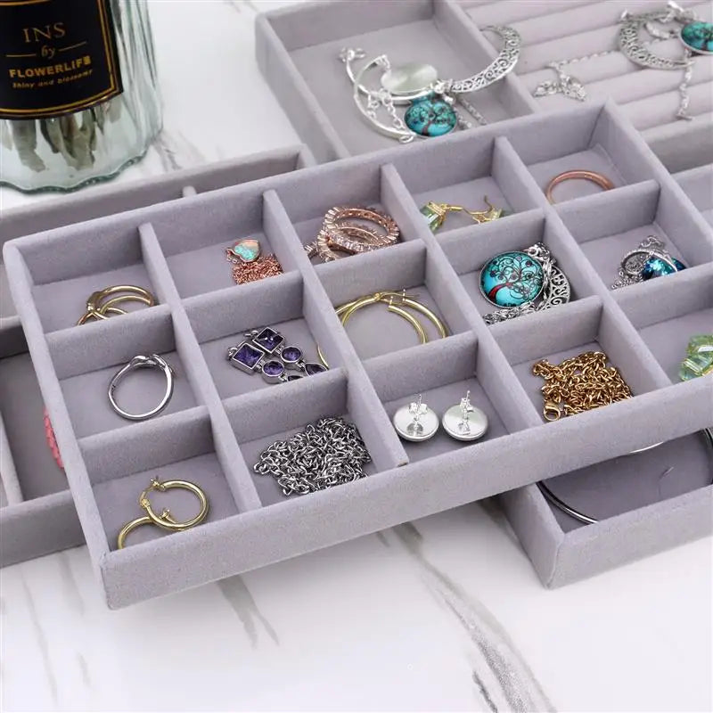 Porta Jóias Organizador Elegante de Veludo  - VelvetJewel®