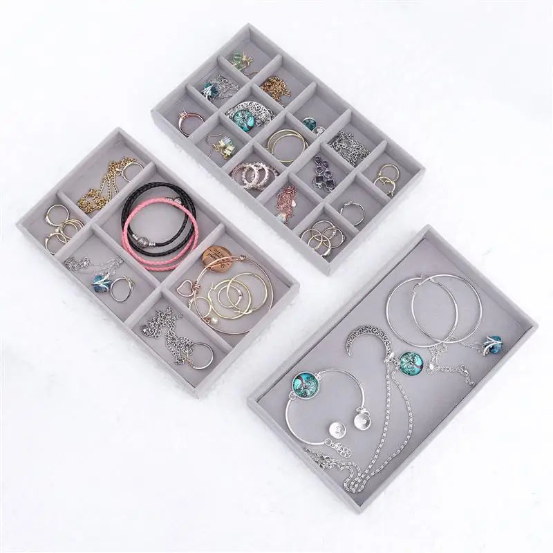 Porta Jóias Organizador Elegante de Veludo  - VelvetJewel®